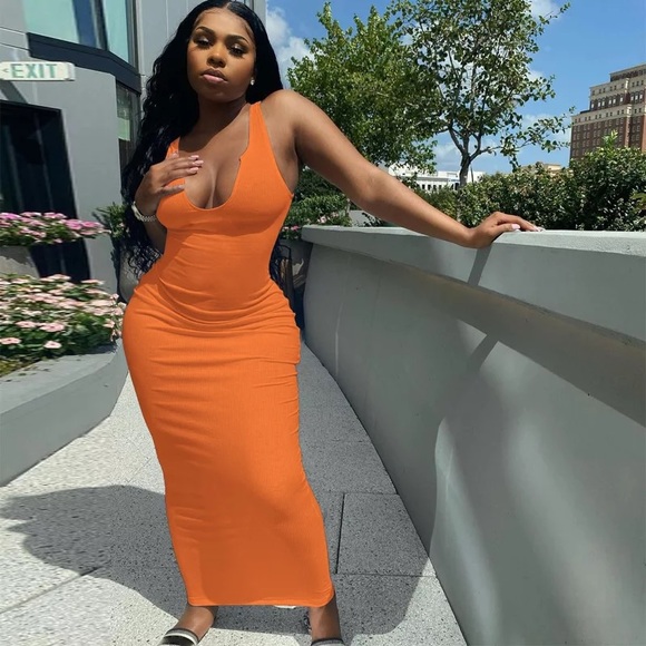 Long fitted Maxi Dress - Picture 11 of 15